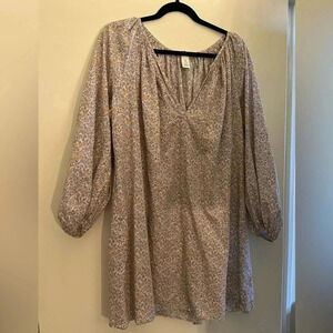 Adorable H & M Floral Print V-Neck Top
